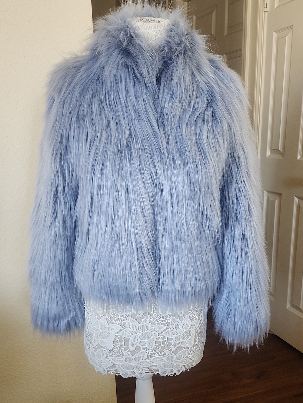 Unreal Fur Delish Faux Fur Cropped Mob Wife Boho Chic Vibe Jacket Size XS.